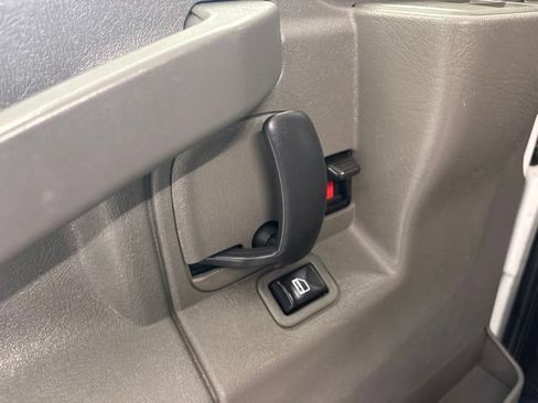 Used 2017 Chevrolet Express 3500 LT w/ LT Preferred Equipment Group RWD image 16