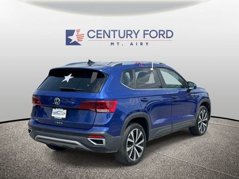 Used 2024 Volkswagen Taos SE FWD image 2