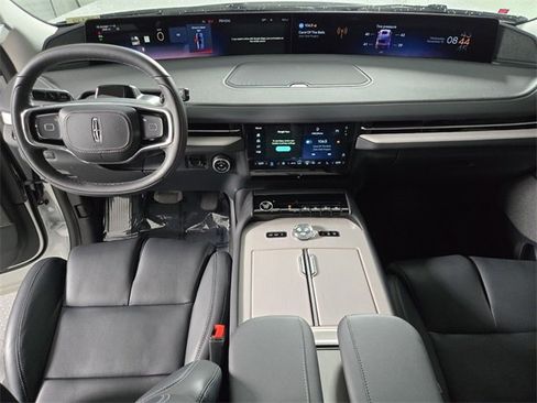 New 2025 Lincoln Navigator L Reserve image 16
