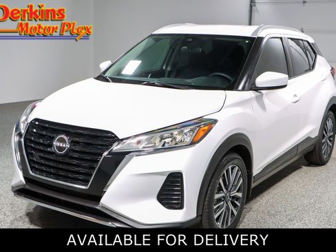 Used 2023 Nissan Kicks SV image 1