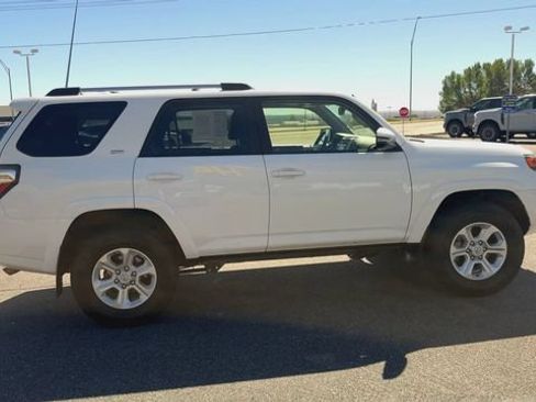 Used 2024 Toyota 4Runner SR5 Premium w/ Moonroof Package AWD/4WD image 9