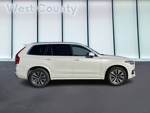 Used 2021 Volvo XC90 T6 Momentum image 2
