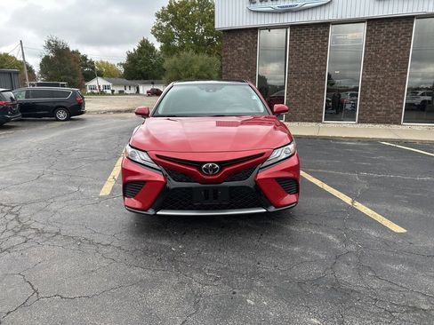 Used 2019 Toyota Camry XSE image 3