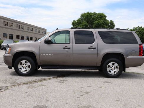 Used 2013 Chevrolet Suburban LS w/ Convenience Package 1 AWD/4WD image 8