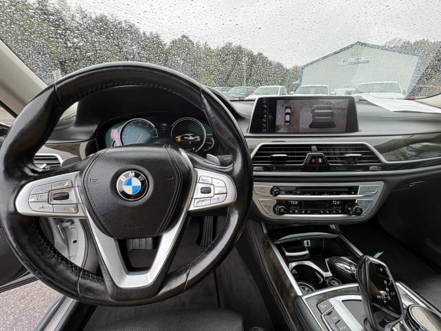 Used 2017 BMW 750i xDrive AWD/4WD image 23