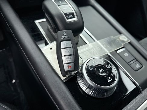 Used 2024 Mitsubishi Outlander SE AWD/4WD image 25