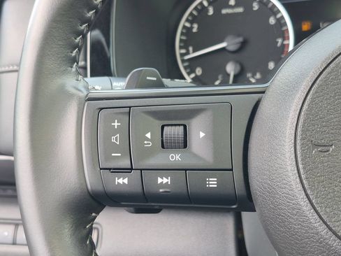 Used 2025 Nissan Pathfinder SV w/ SV Premium Package FWD image 14