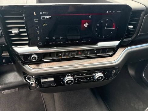 Used 2025 GMC Sierra 1500 SLT AWD/4WD image 18