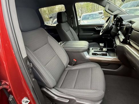 Used 2024 Chevrolet Silverado 1500 LT Trail Boss w/ Convenience Package II AWD/4WD image 9