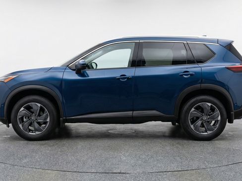 Used 2025 Nissan Rogue SV image 5