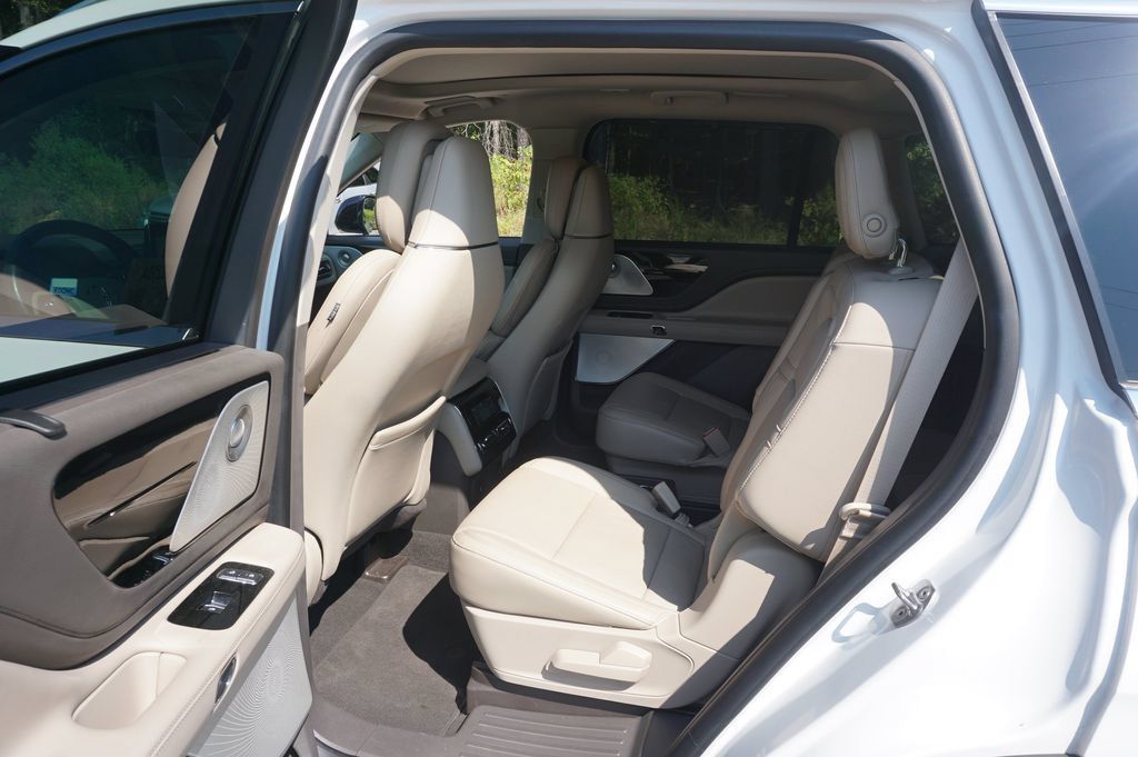 Used 2020 Lincoln Aviator Reserve w/ Equipment Group 202A AWD/4WD image 14