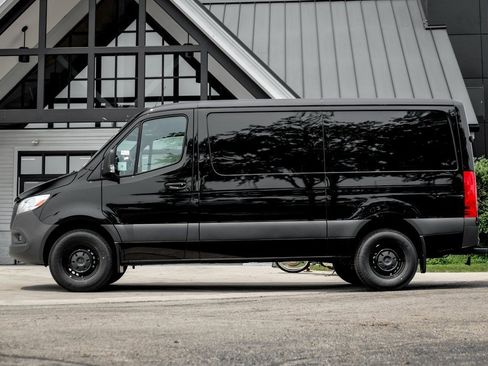 Used 2025 Mercedes-Benz Sprinter 2500 image 3