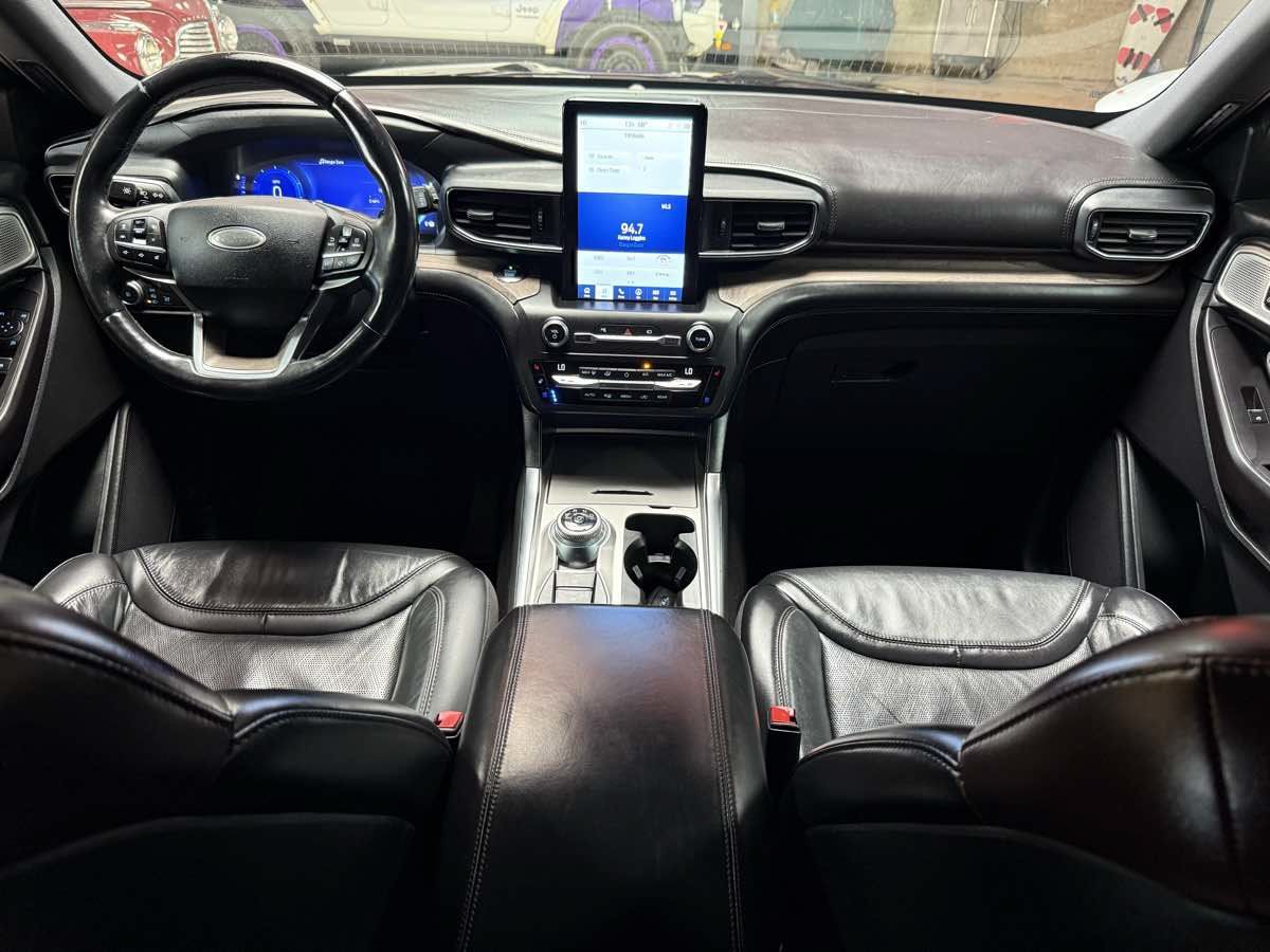 Used 2020 Ford Explorer Platinum w/ Premium Technology Package AWD/4WD image 10
