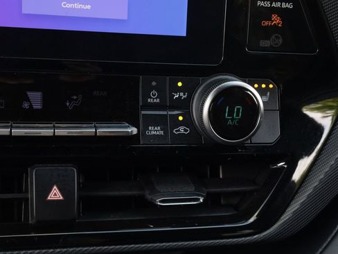Used 2023 Toyota Highlander XSE AWD/4WD image 10
