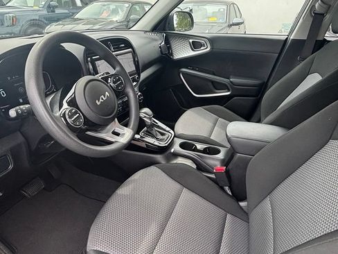 Used 2023 Kia Soul S FWD image 12