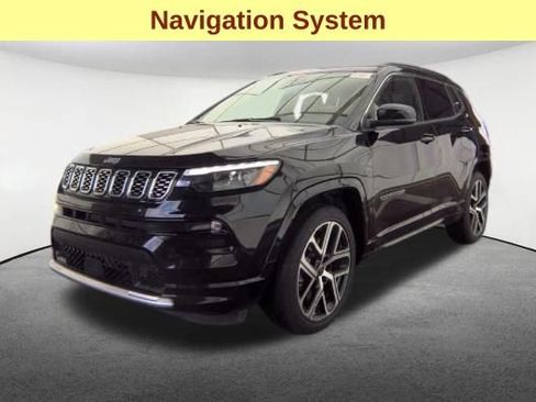 Used 2025 Jeep Compass Limited w/ Elite Group AWD/4WD image 4