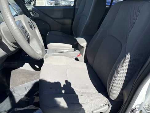 Used 2021 Nissan Frontier SV image 19