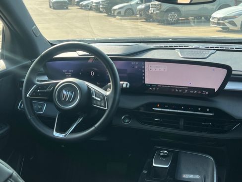 Used 2025 Buick Enclave Preferred FWD image 22