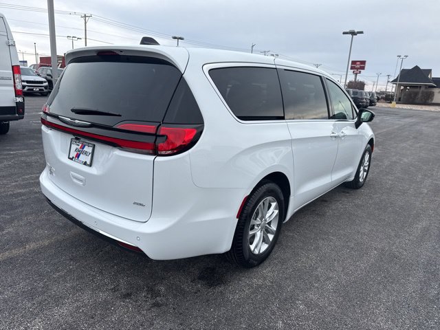 New 2026 Chrysler Pacifica Select AWD/4WD image 9