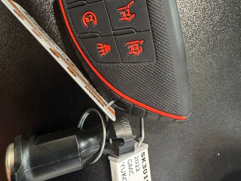 Used 2022 GMC Yukon Denali AWD/4WD image 3