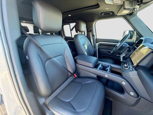 New 2026 Land Rover Defender 130 X-Dynamic SE image 16