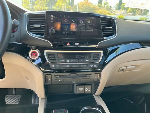 Certified 2019 Honda Pilot Touring image 18
