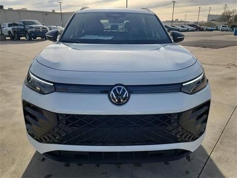 New 2026 Volkswagen Tiguan SE R-Line image 9