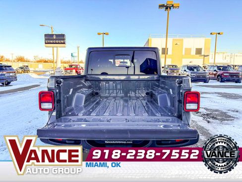 Used 2021 Jeep Gladiator Sport image 15