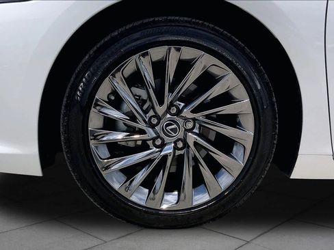 Used 2025 Lexus ES 350 Ultra Luxury FWD image 11