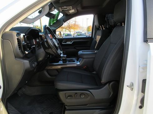 Used 2022 Chevrolet Silverado 1500 LT Trail Boss w/ Convenience Package II image 13