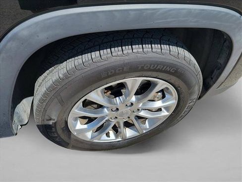 Used 2019 Jeep Cherokee Latitude Plus image 9