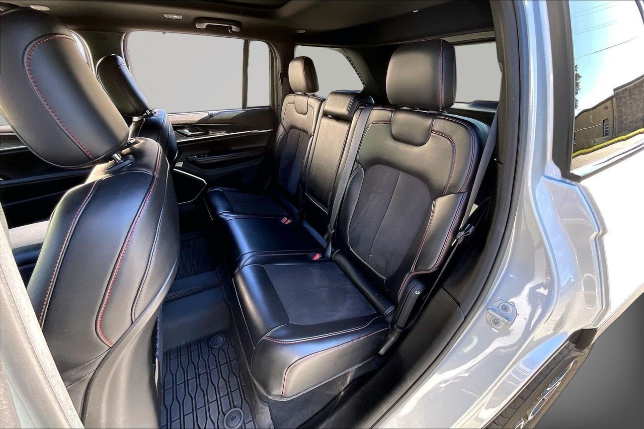 Certified 2022 Jeep Grand Cherokee Trailhawk w/ Luxury Tech Group III AWD/4WD image 23