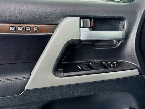 Used 2019 Toyota Land Cruiser image 23