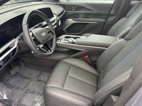 Used 2025 Cadillac Lyriq Luxury w/ LPO, Floor Liner Package AWD/4WD image 9