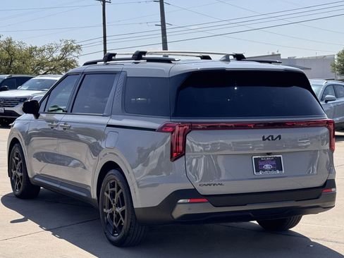 Used 2025 Kia Carnival SX w/ SX Dark Edition Package image 6