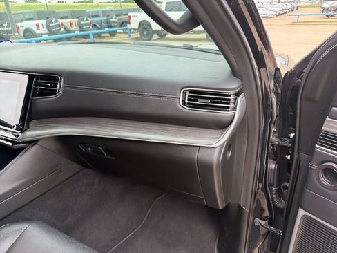 Used 2024 Jeep Wagoneer L Series II w/ Flexible Seating Group RWD image 21