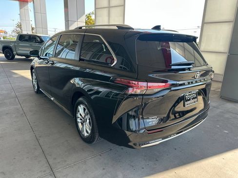 Used 2026 Toyota Sienna Limited FWD image 5