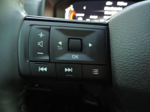 Used 2025 Nissan Rogue SL image 28