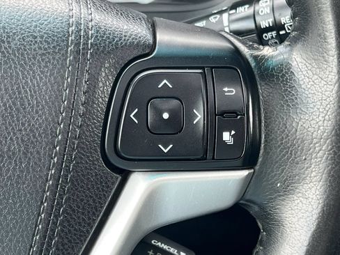 Used 2015 Toyota Sienna SE Premium FWD image 23