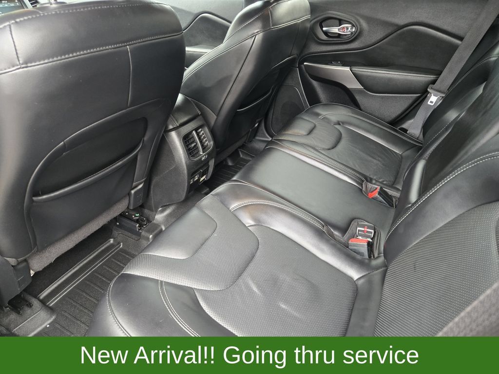 Used 2021 Jeep Cherokee Latitude Lux w/ Comfort/Convenience Group AWD/4WD image 25