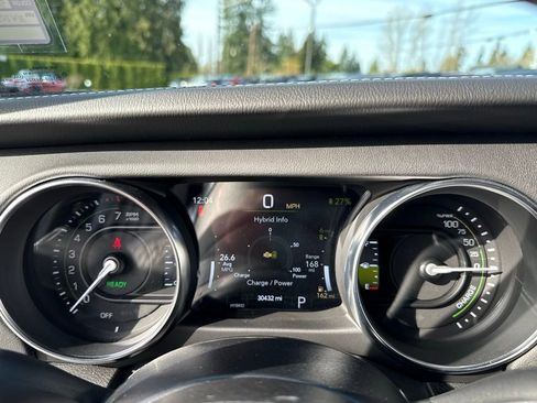 Used 2022 Jeep Wrangler Unlimited Sahara w/ Cold Weather Group AWD/4WD image 23