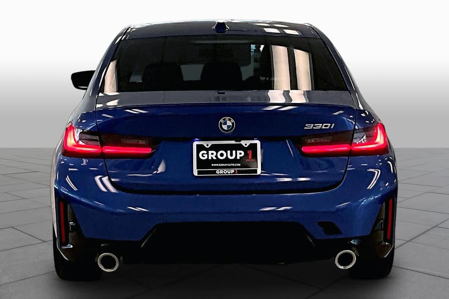Used 2024 BMW 330i Sedan w/ M Sport Package RWD image 4