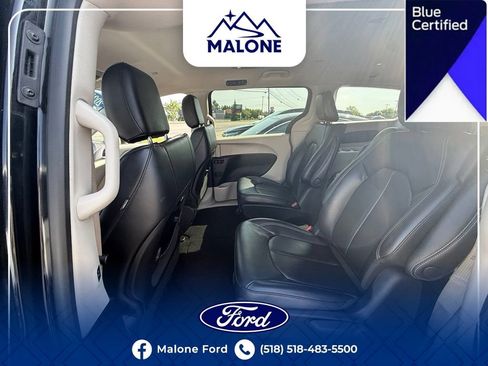 Used 2023 Chrysler Pacifica Touring-L FWD image 38
