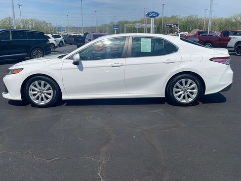 Used 2018 Toyota Camry LE w/ Convenience Package image 2