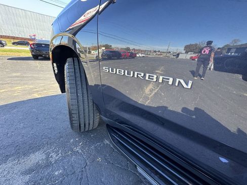 Used 2023 Chevrolet Suburban Premier image 5