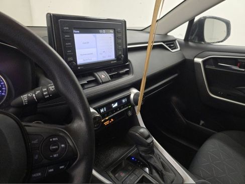 Used 2021 Toyota RAV4 XLE image 27