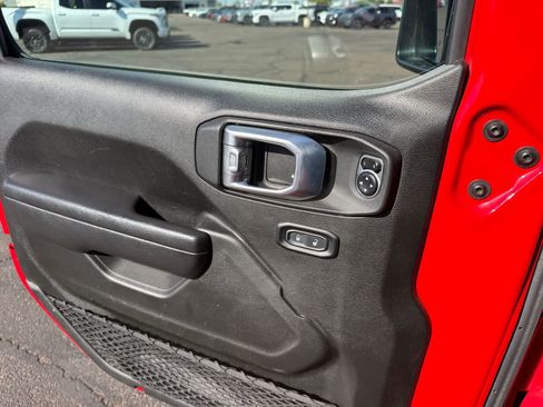 Used 2024 Jeep Wrangler Unlimited Rubicon AWD/4WD image 15