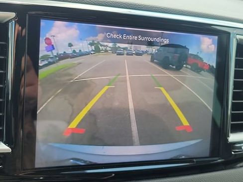 Used 2024 Chrysler Pacifica Touring-L FWD image 26