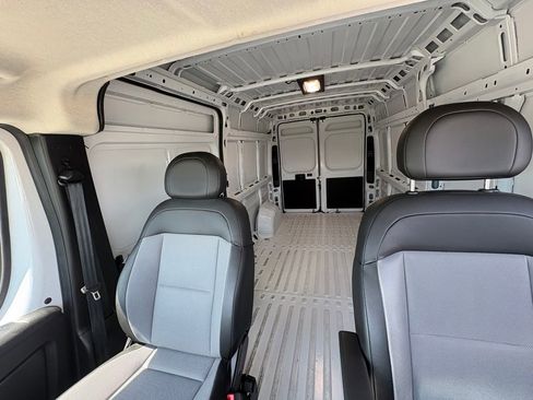 Used 2025 RAM ProMaster 2500 w/ Convenience Group FWD image 22