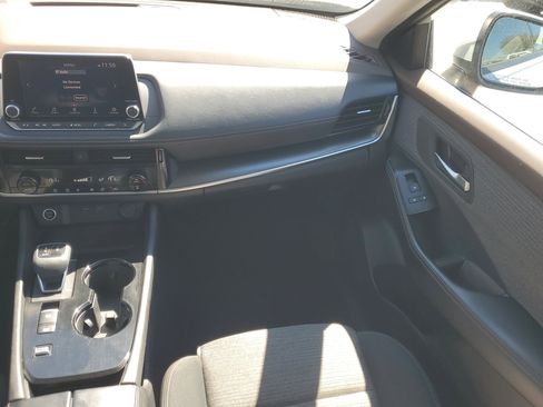 Used 2023 Nissan Rogue SV image 15